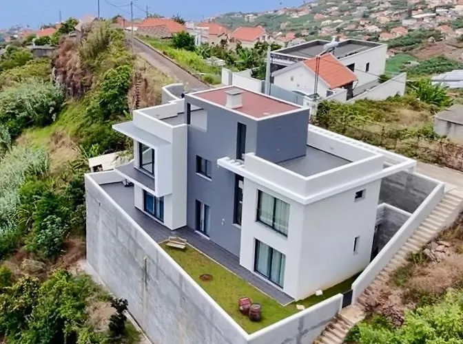 The Barreto's Clive Ponta do Sol (Madeira)